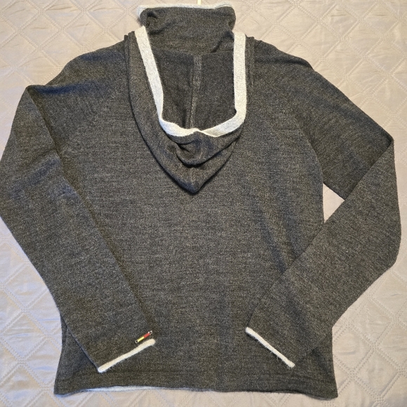 Tommy Hilfiger lambs wool/angora blend hooded sweater set. Petite small. - Picture 11 of 11